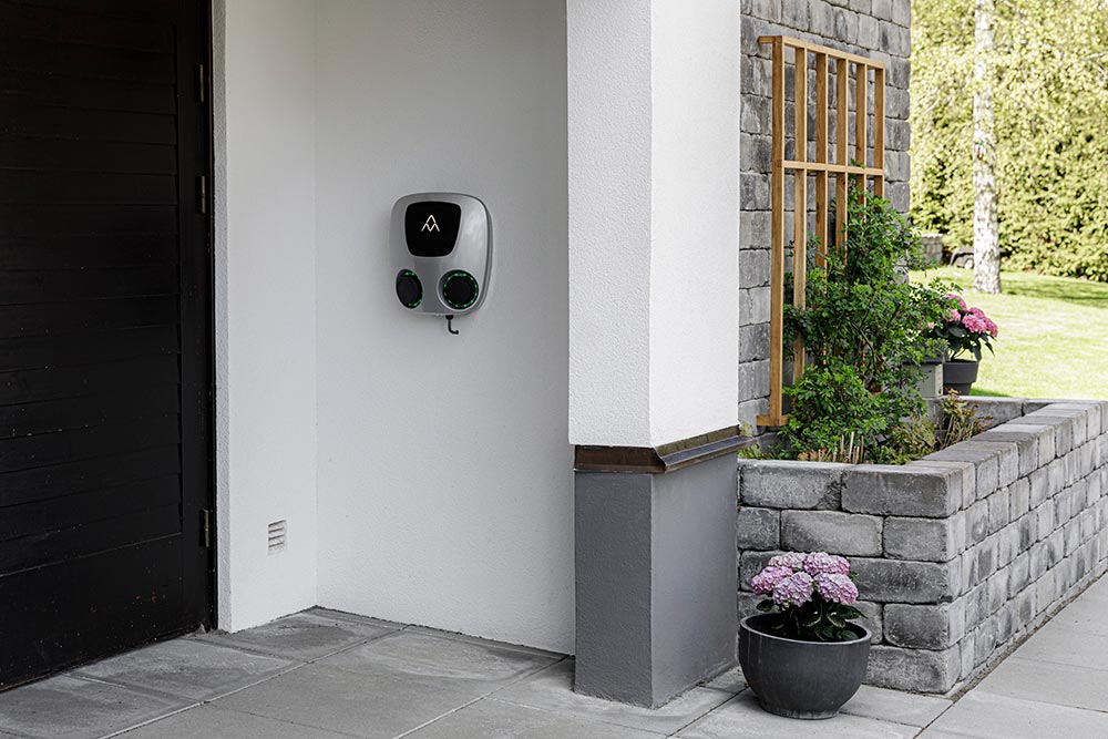 En laddstation med dubbel laddkapacitet. Upp till 22kw laddningskapacitet (32A)